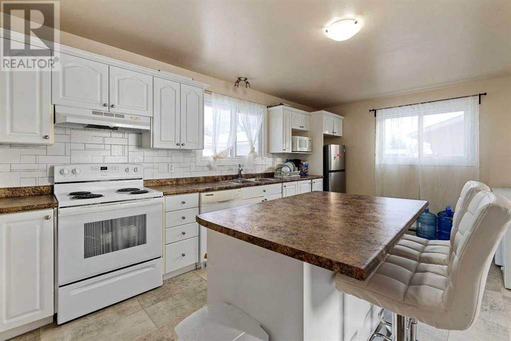 5724 47 Street Property Photo 8