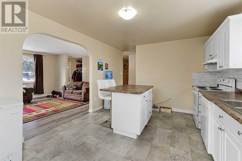 5724 47 Street Property Photo 9