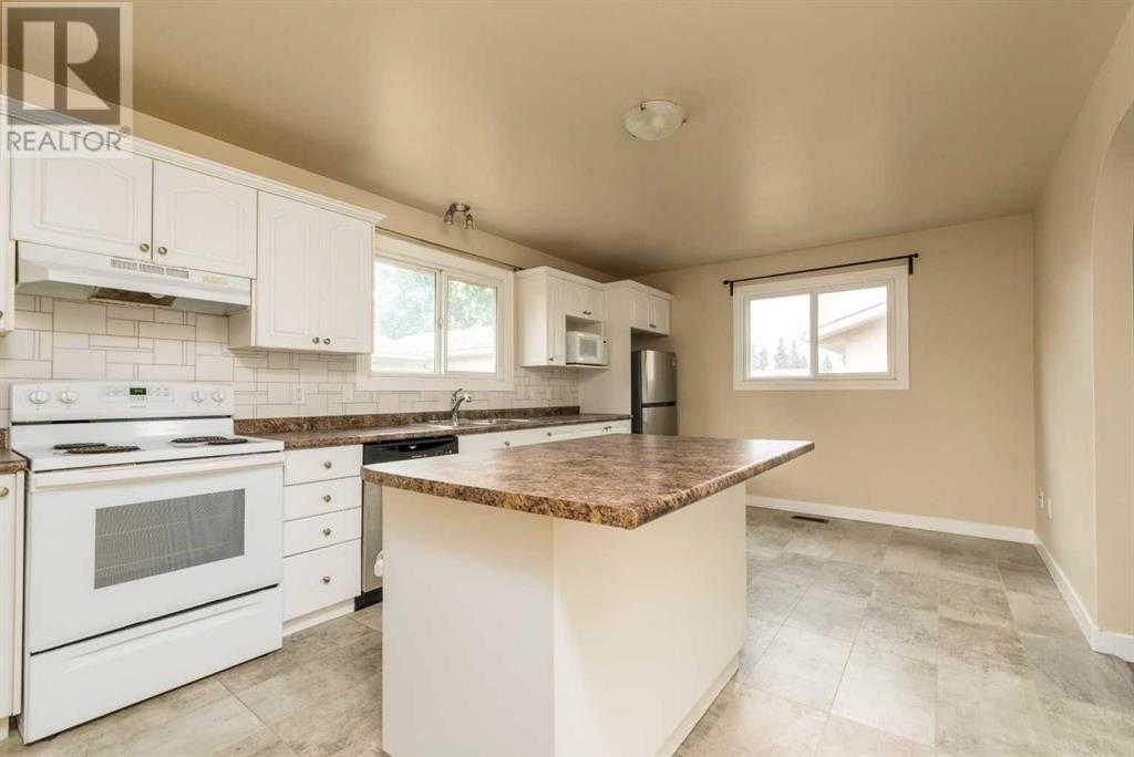 5724 47 Street Property Photo 9