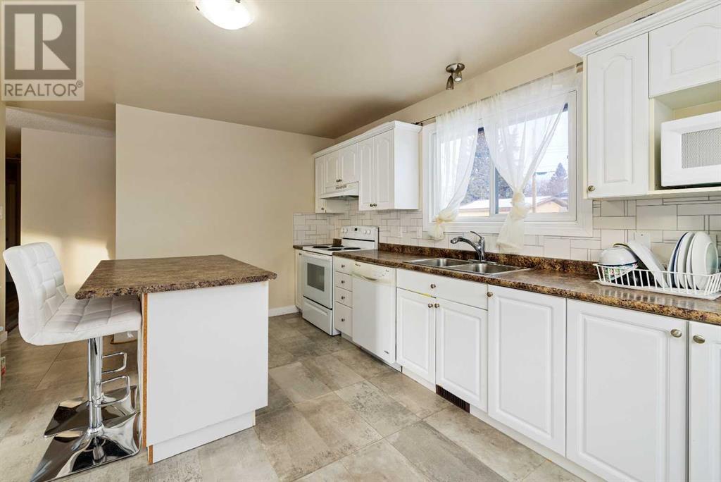 5724 47 Street Property Photo 10