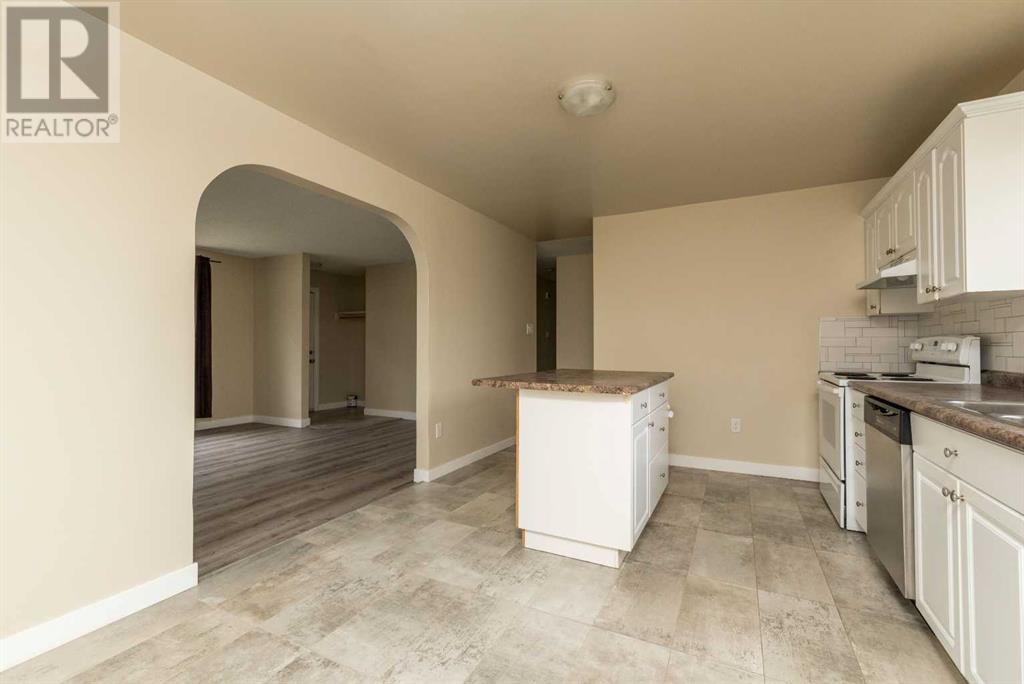 5724 47 Street Property Photo 11