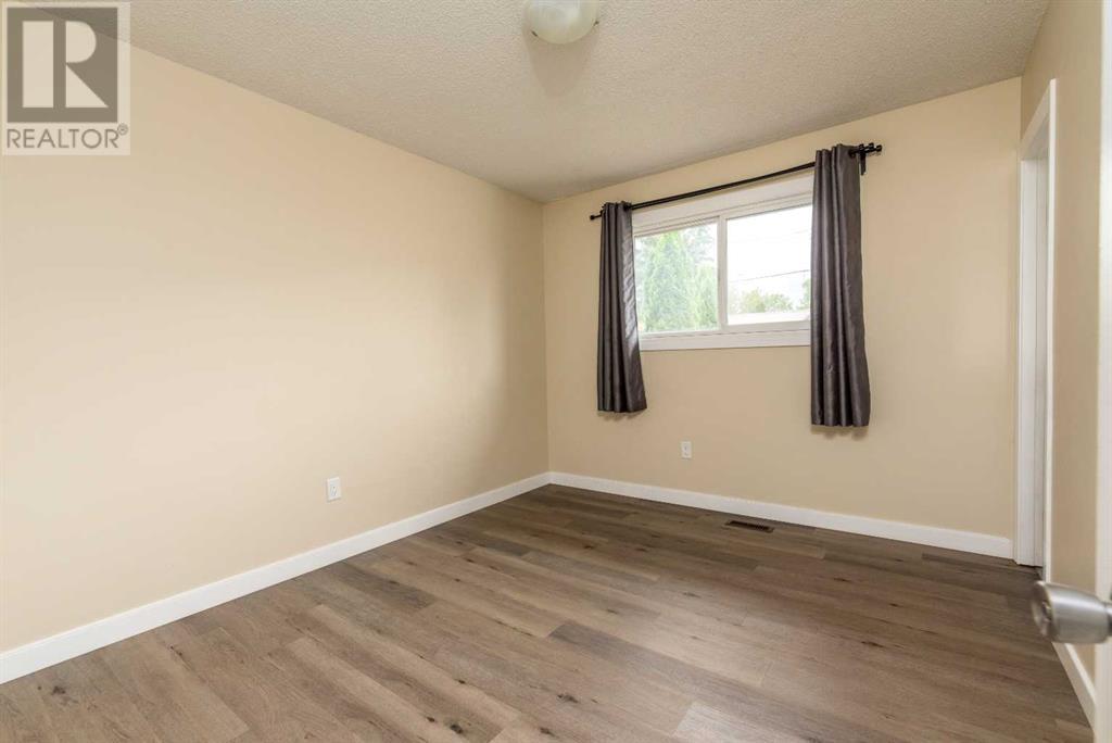 5724 47 Street Property Photo 16