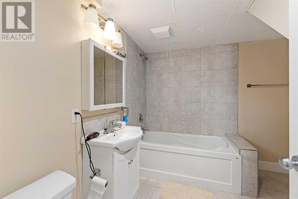 5724 47 Street Property Photo 24