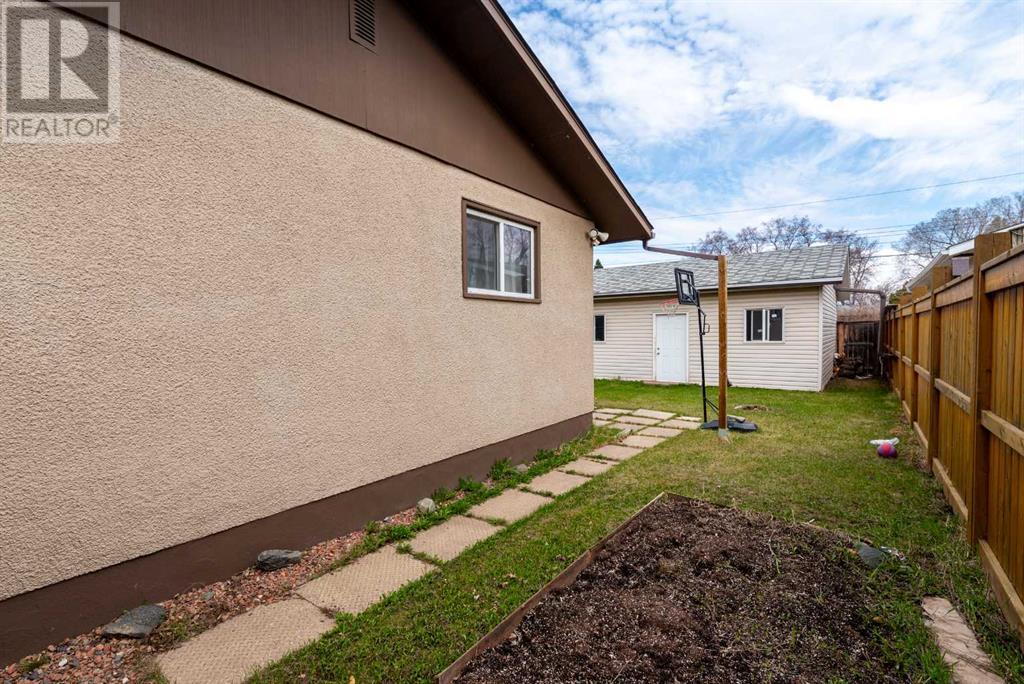 5724 47 Street Property Photo 28