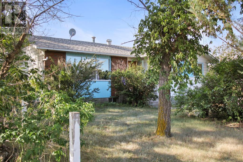 4840 48 Street Property Photo 2