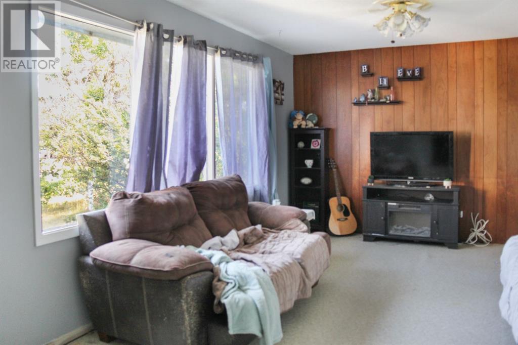 4840 48 Street Property Photo 5