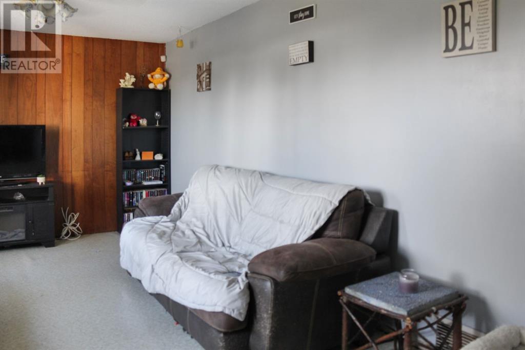 4840 48 Street Property Photo 6