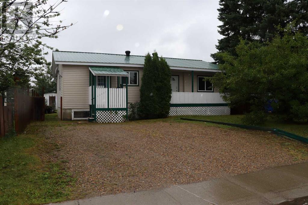 5104 50 Street Property Photo