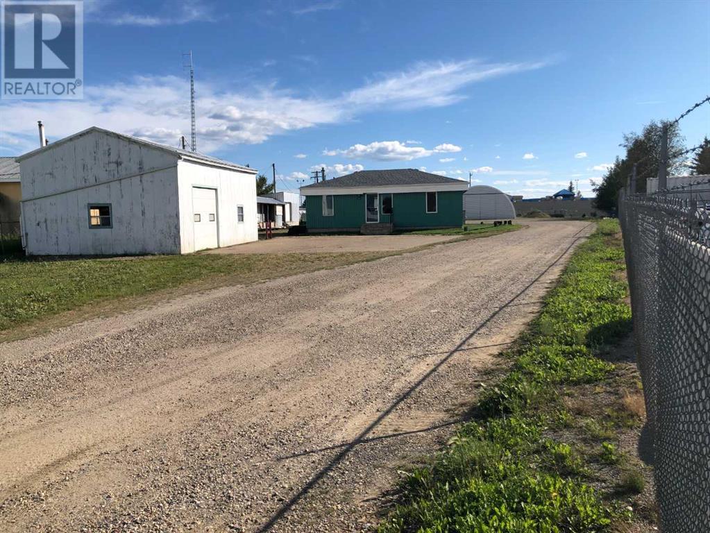 4411 49 Avenue Property Photo 4