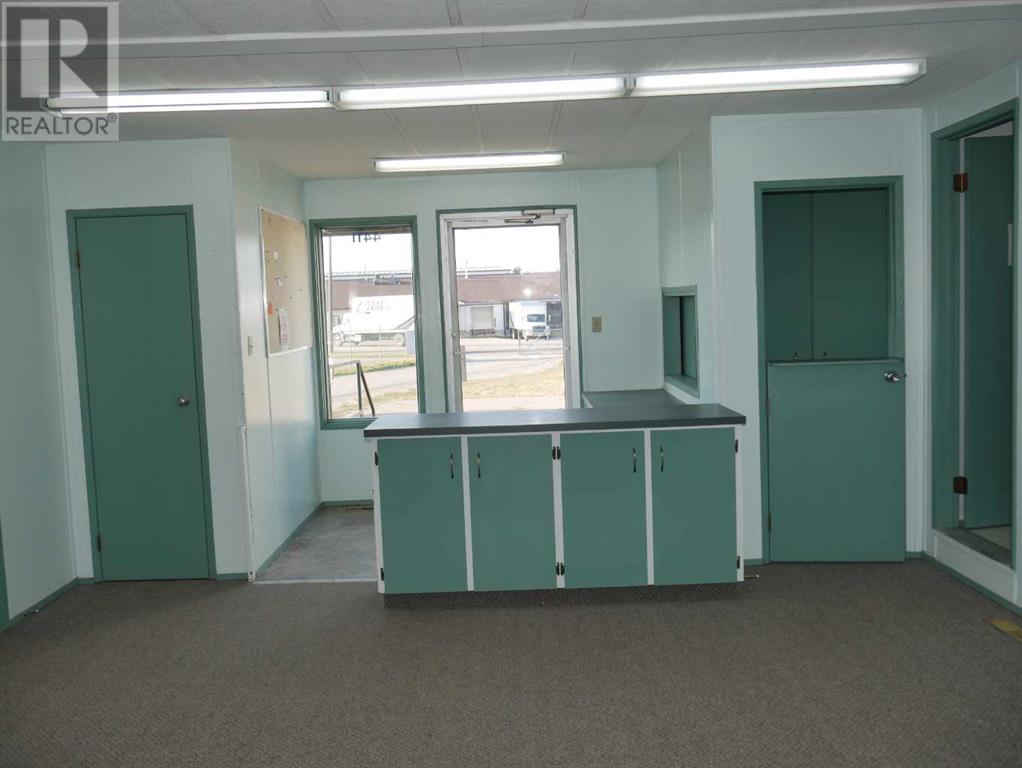 4411 49 Avenue Property Photo 8