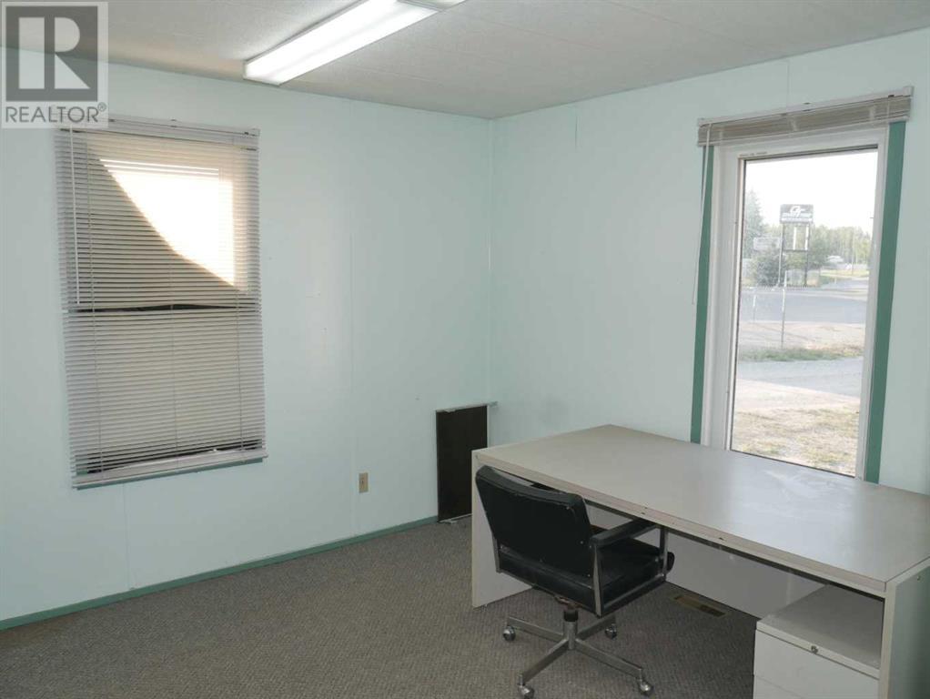 4411 49 Avenue Property Photo 10