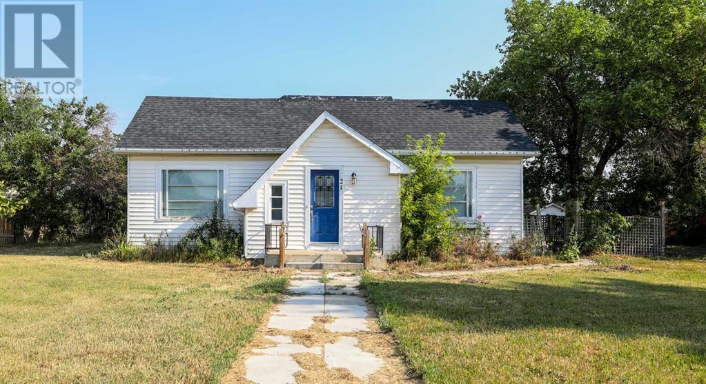 21e 200 Street N Property Photo 1