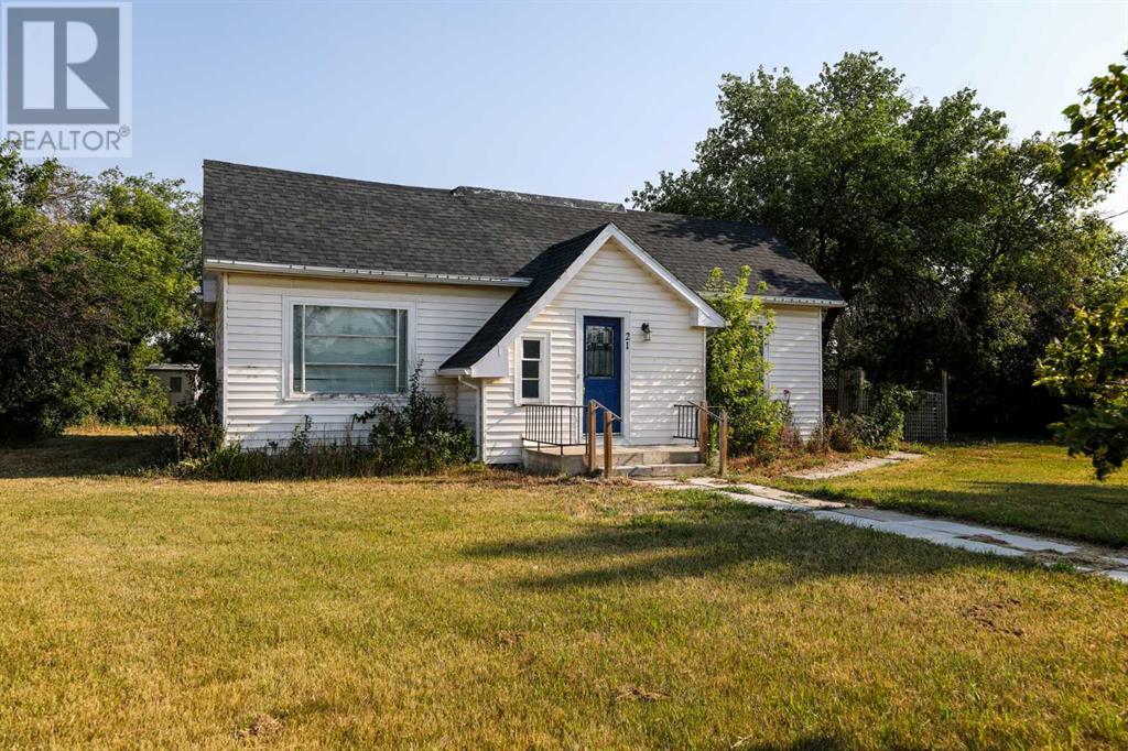 21e 200 Street N Property Photo 2