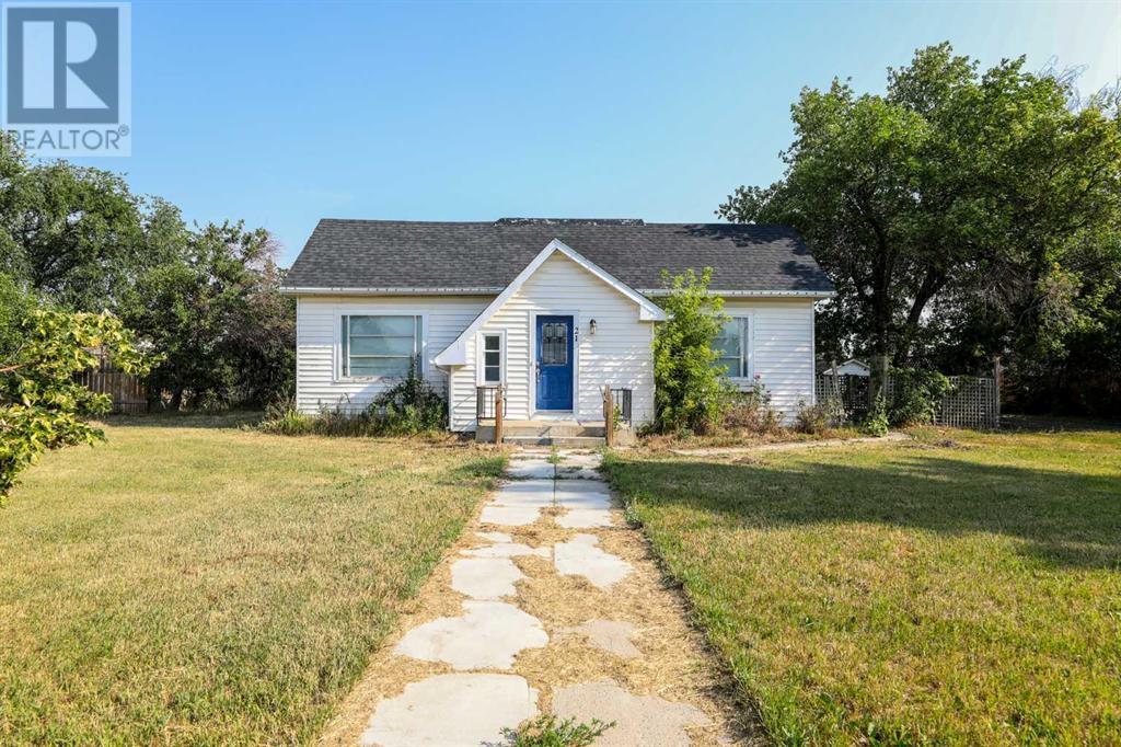21e 200 Street N Property Photo 3