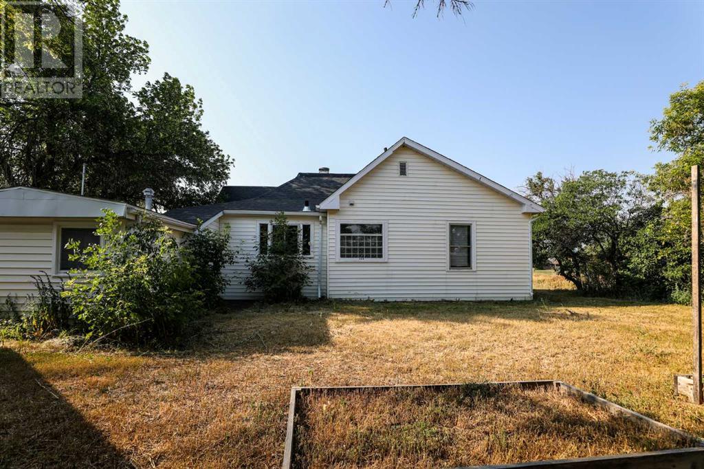 21e 200 Street N Property Photo 7