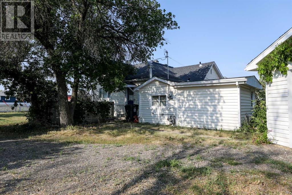 21e 200 Street N Property Photo 9