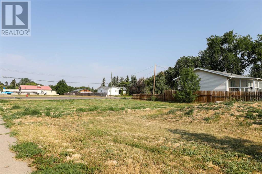 21e 200 Street N Property Photo 11