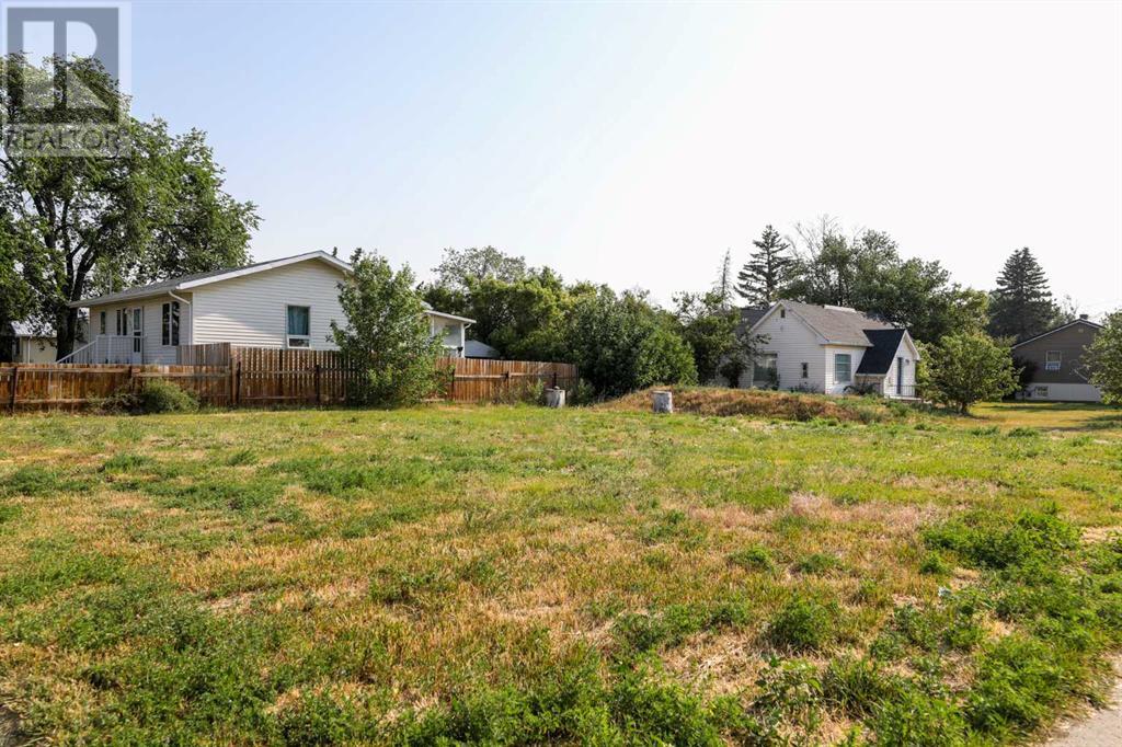 21e 200 Street N Property Photo 13