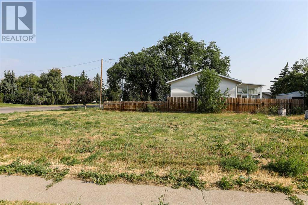 21e 200 Street N Property Photo 14