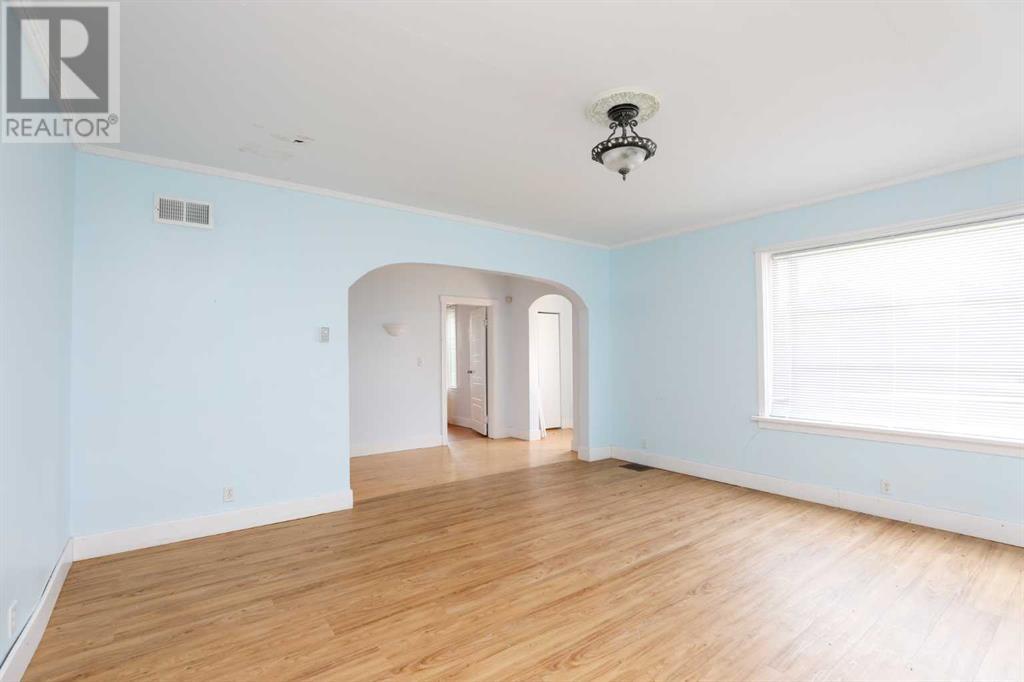 21e 200 Street N Property Photo 18