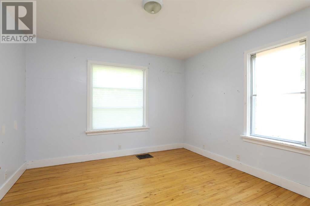 21e 200 Street N Property Photo 22