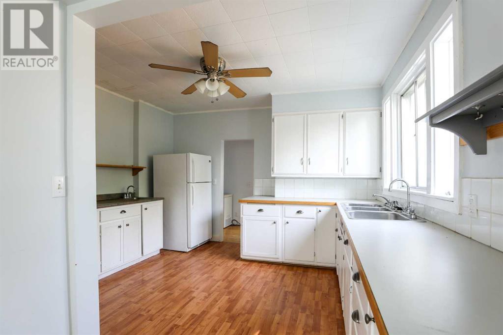 21e 200 Street N Property Photo 25