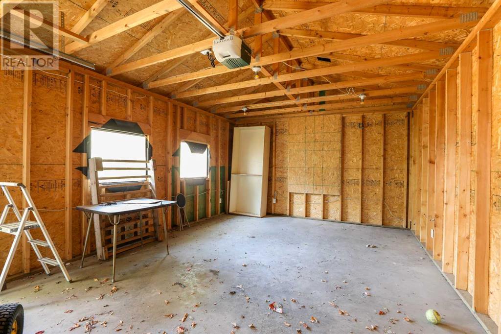 21e 200 Street N Property Photo 30