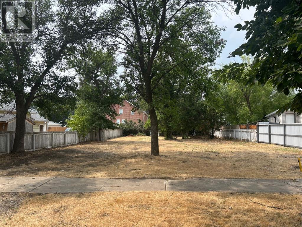 336 20 Street N Property Photo 1