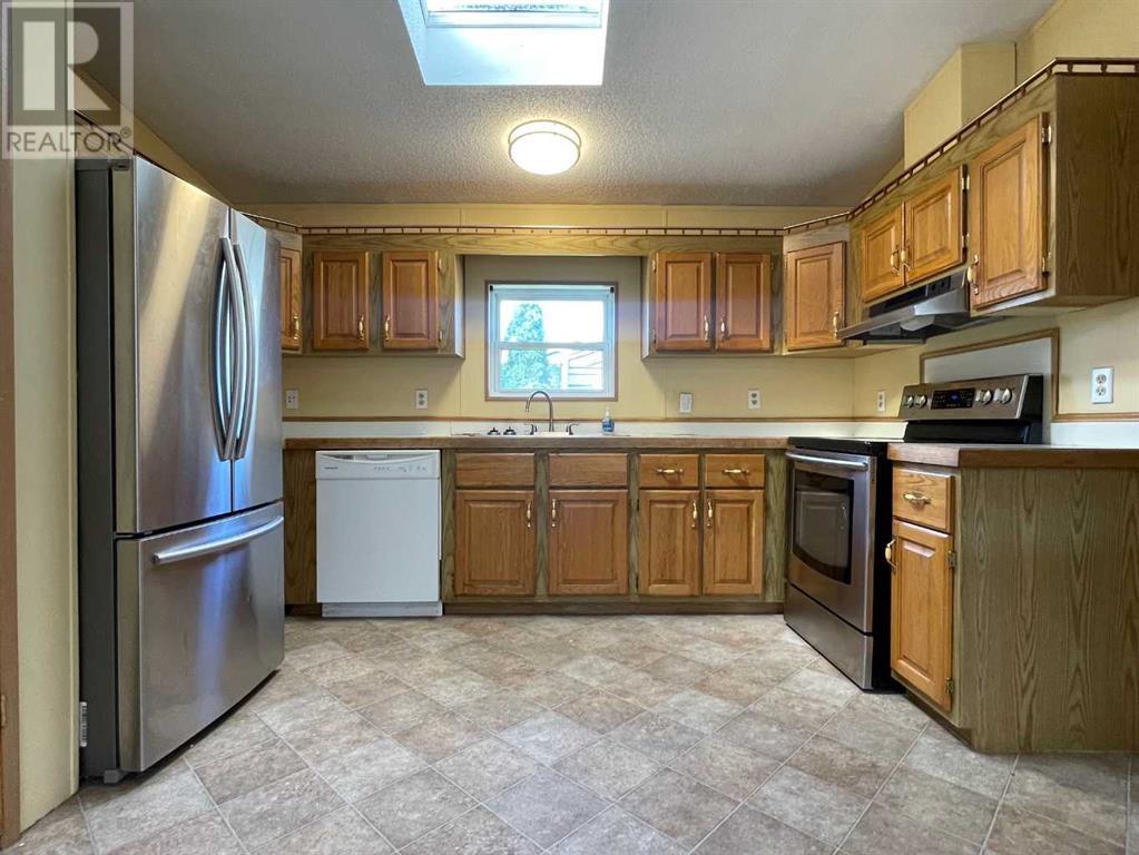 5308 46 Street Property Photo 2