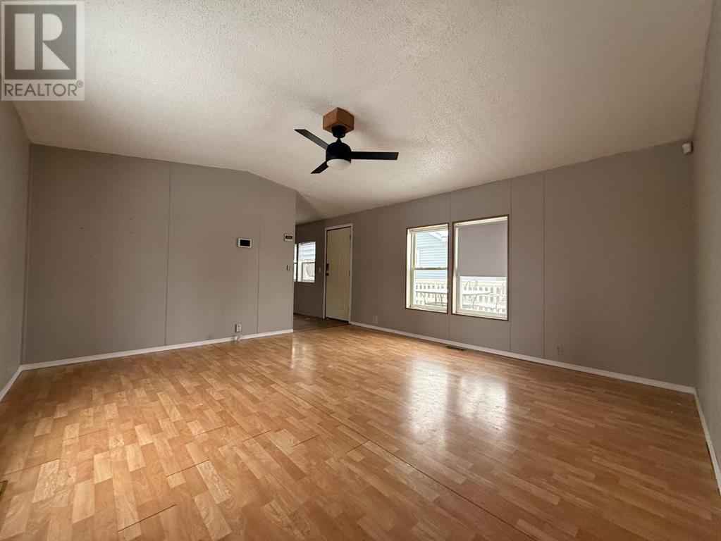 5308 46 Street Property Photo 6