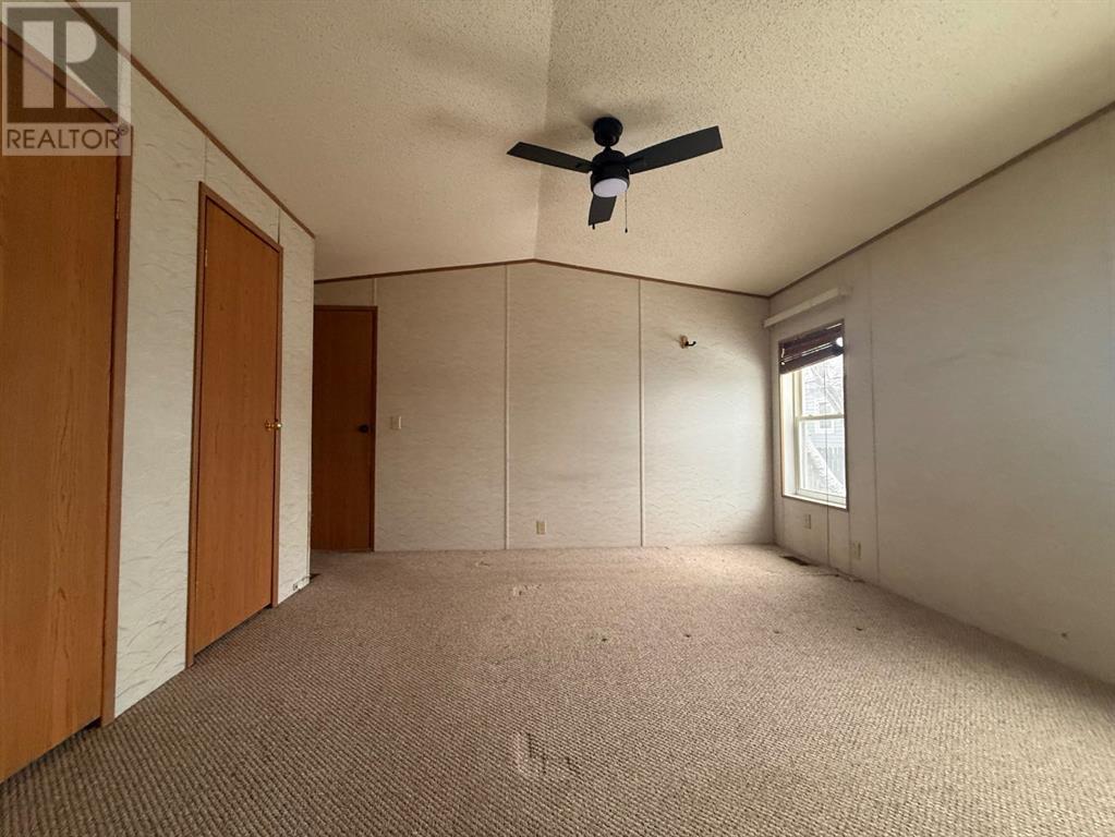 5308 46 Street Property Photo 8