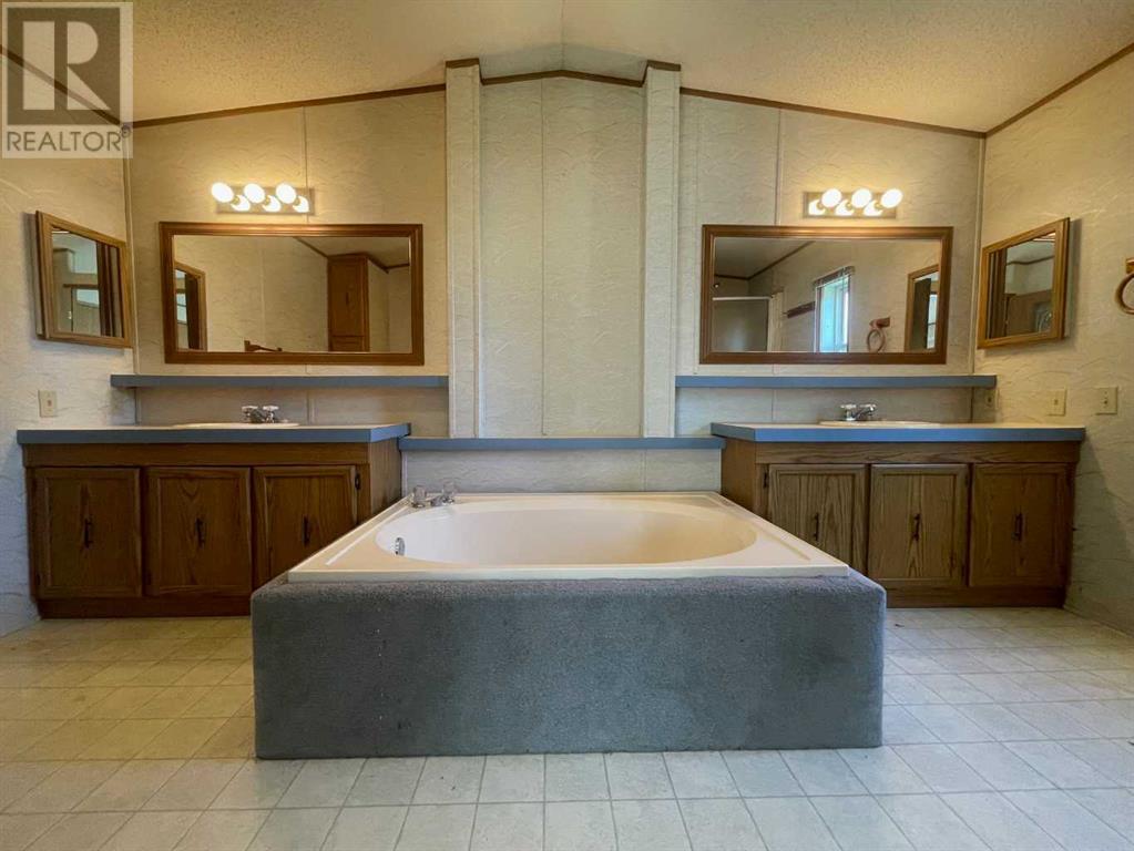5308 46 Street Property Photo 10