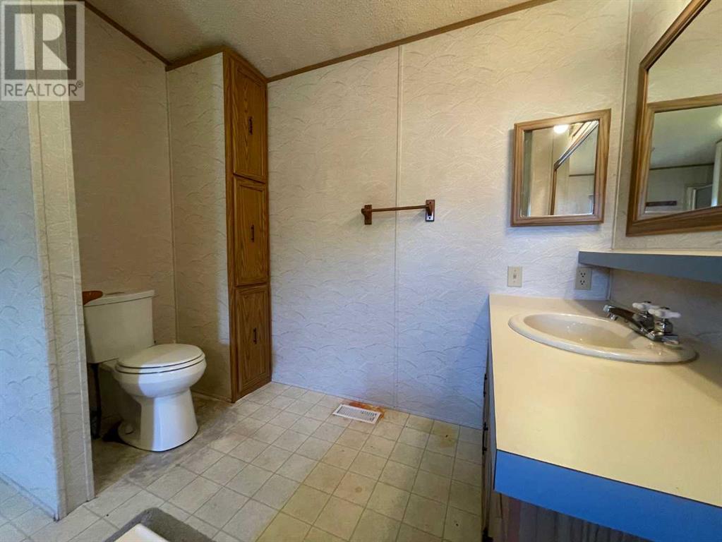 5308 46 Street Property Photo 11