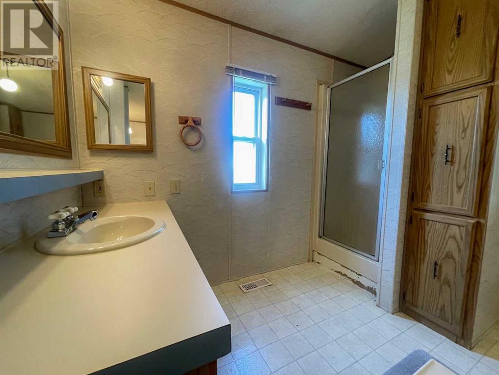 5308 46 Street Property Photo 12