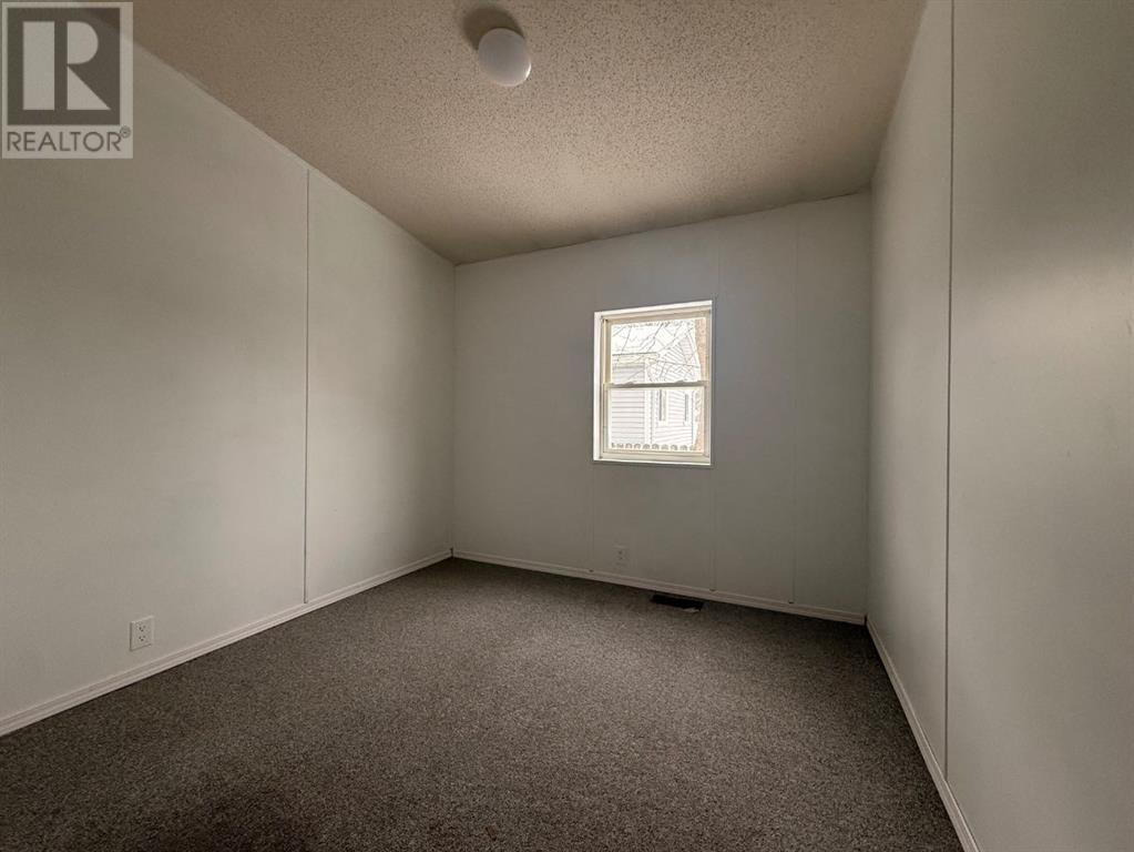 5308 46 Street Property Photo 13