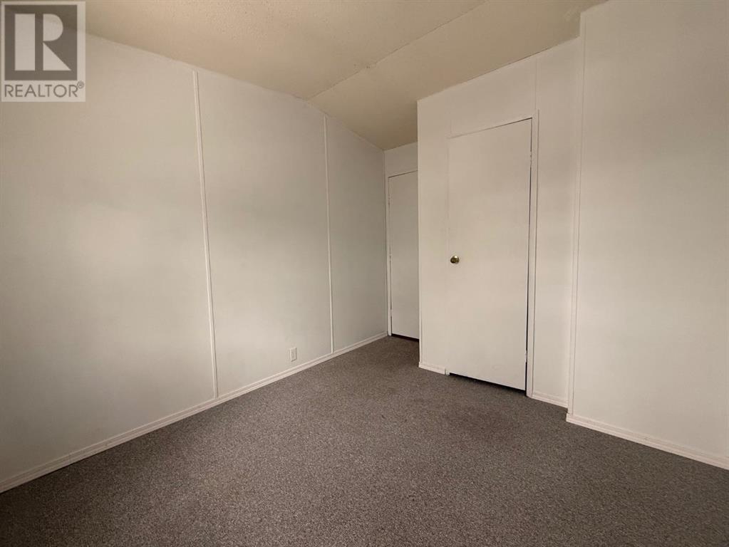 5308 46 Street Property Photo 14
