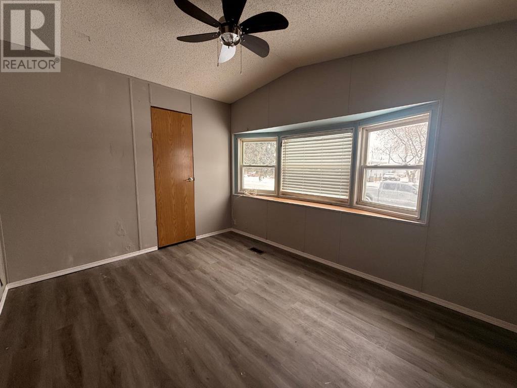 5308 46 Street Property Photo 17