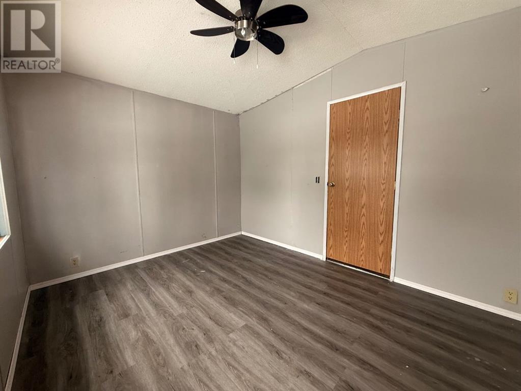 5308 46 Street Property Photo 18
