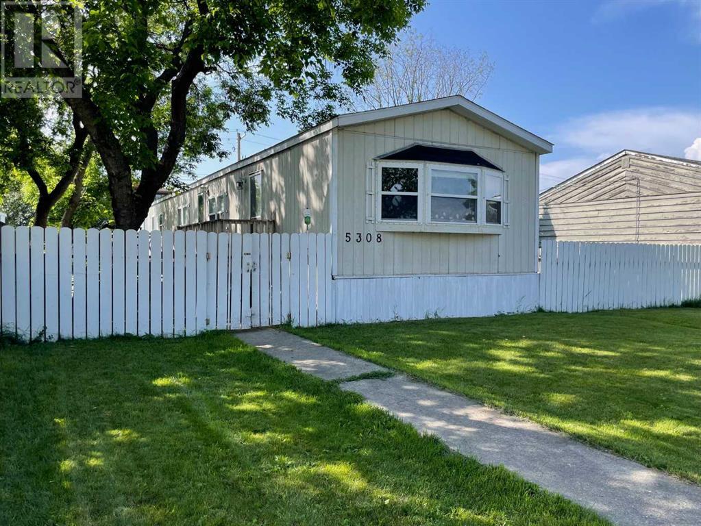 5308 46 Street Property Photo 22