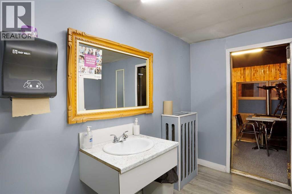 221 Centre Street Property Photo 25