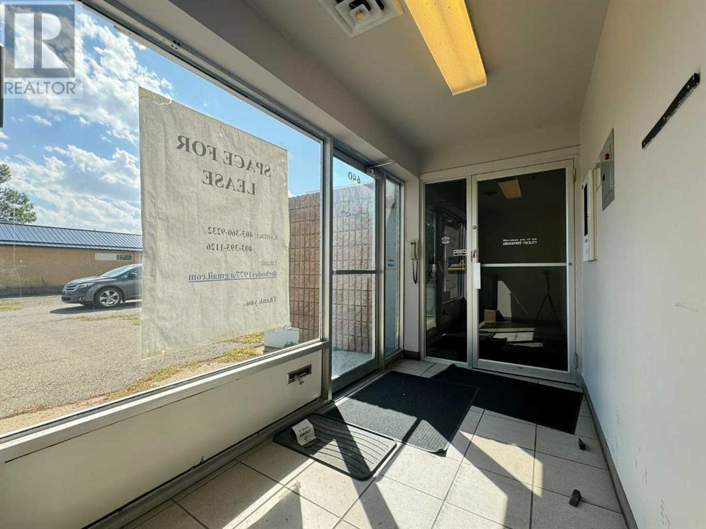 640 13 Street N Property Photo 4