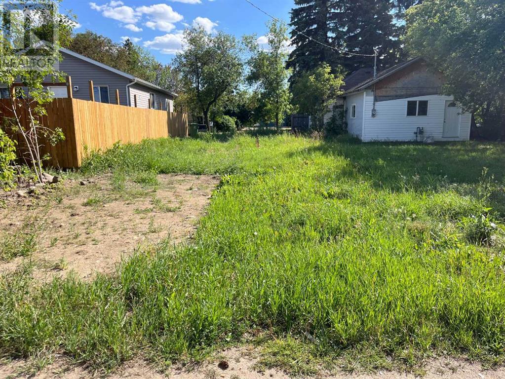 4814 49 Street Property Photo 2