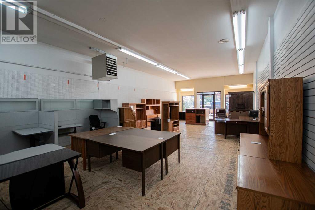 10012 100 Avenue Property Photo 10