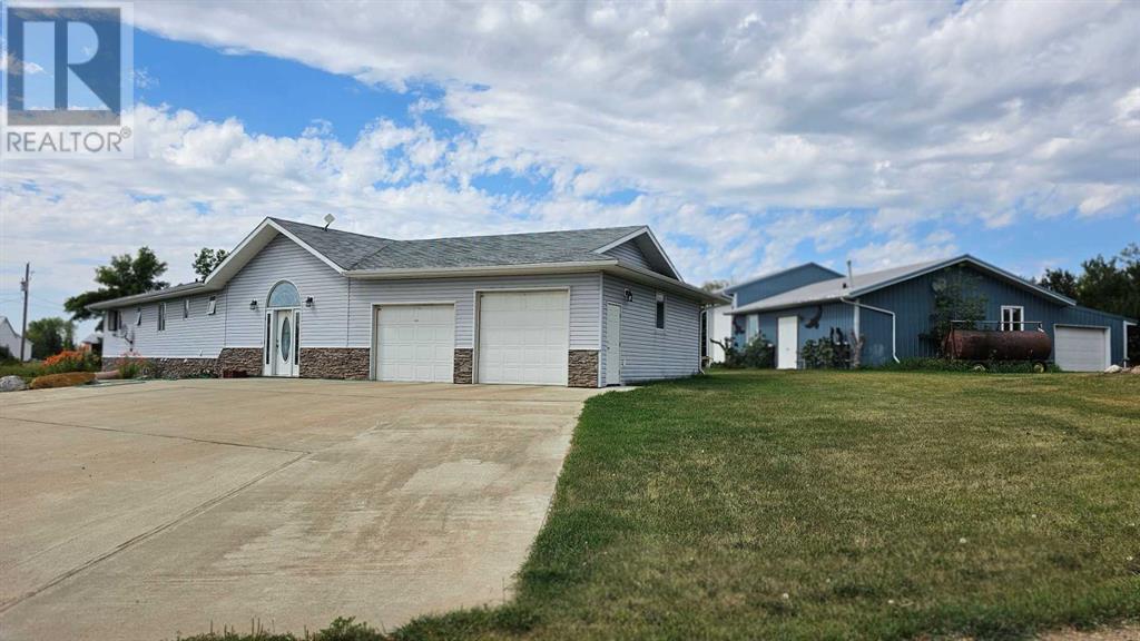 6 DRAKE Street N Property Photo 1