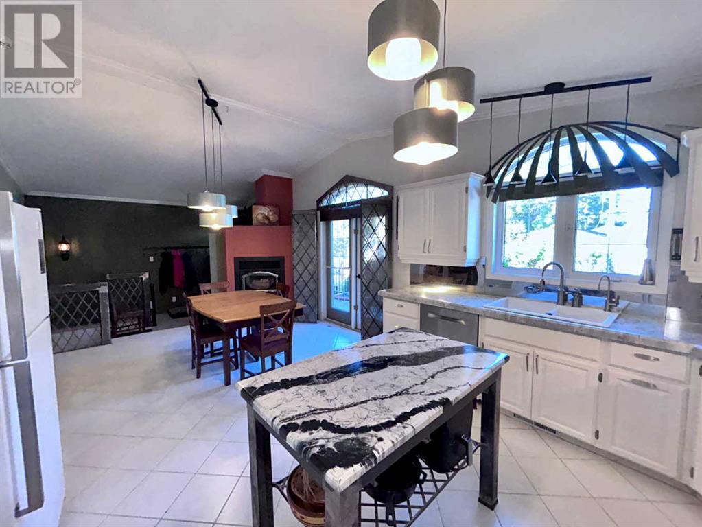 5132 48 Street Property Photo 11