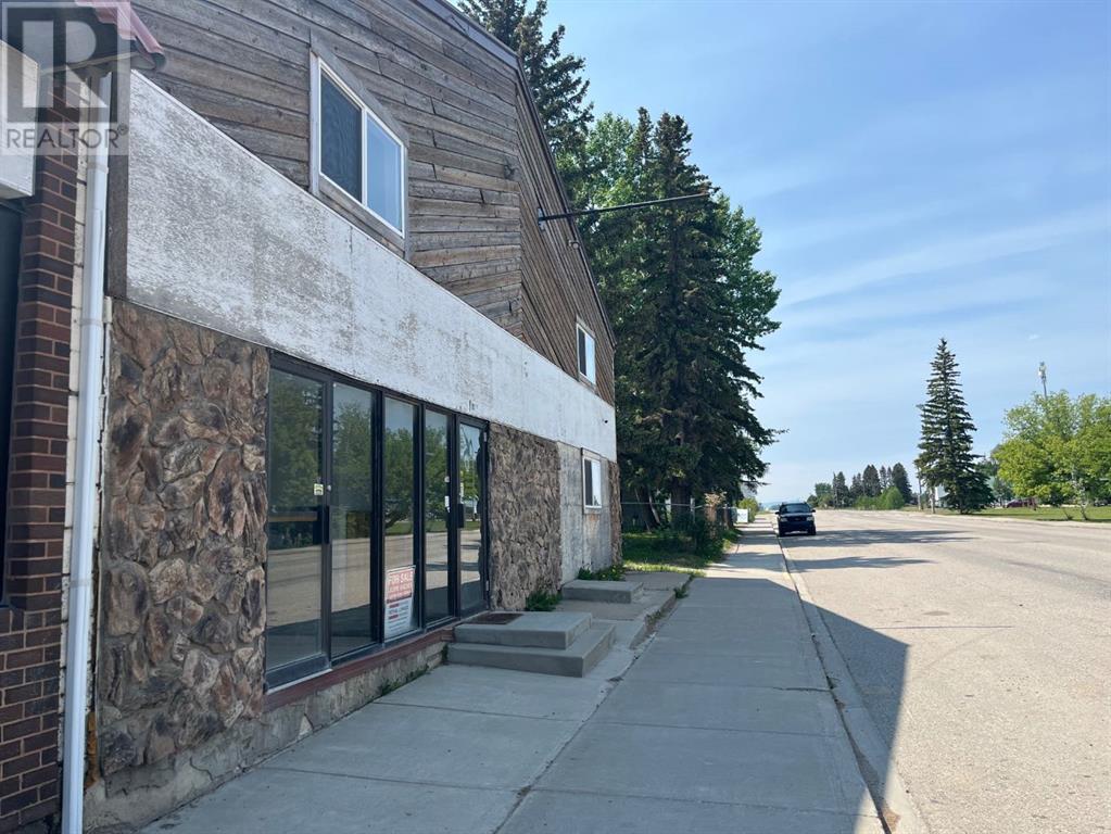 5115 & 5117 50 Avenue Property Photo 2