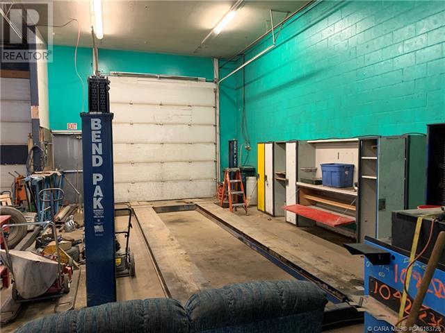 5115 & 5117 50 Avenue Property Photo 5
