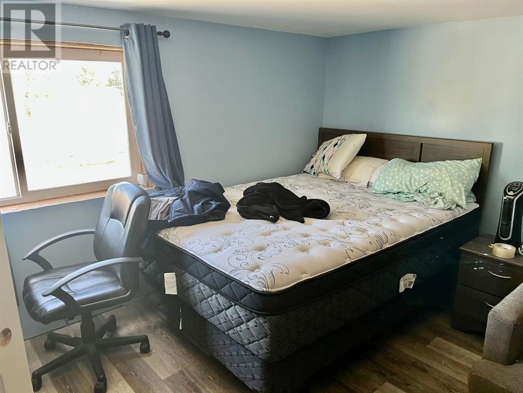 5115 & 5117 50 Avenue Property Photo 21