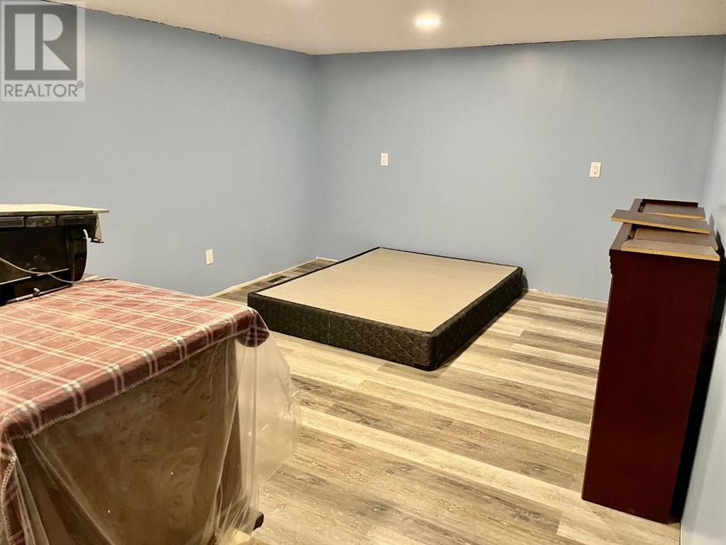 5115 & 5117 50 Avenue Property Photo 22
