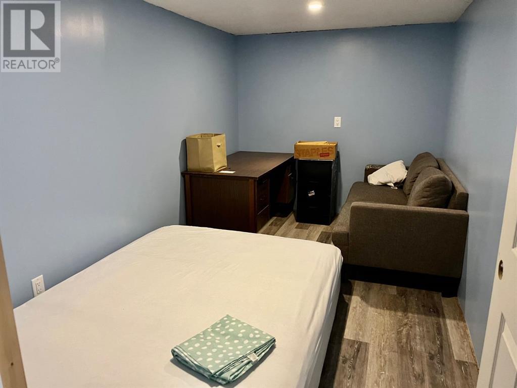 5115 & 5117 50 Avenue Property Photo 23